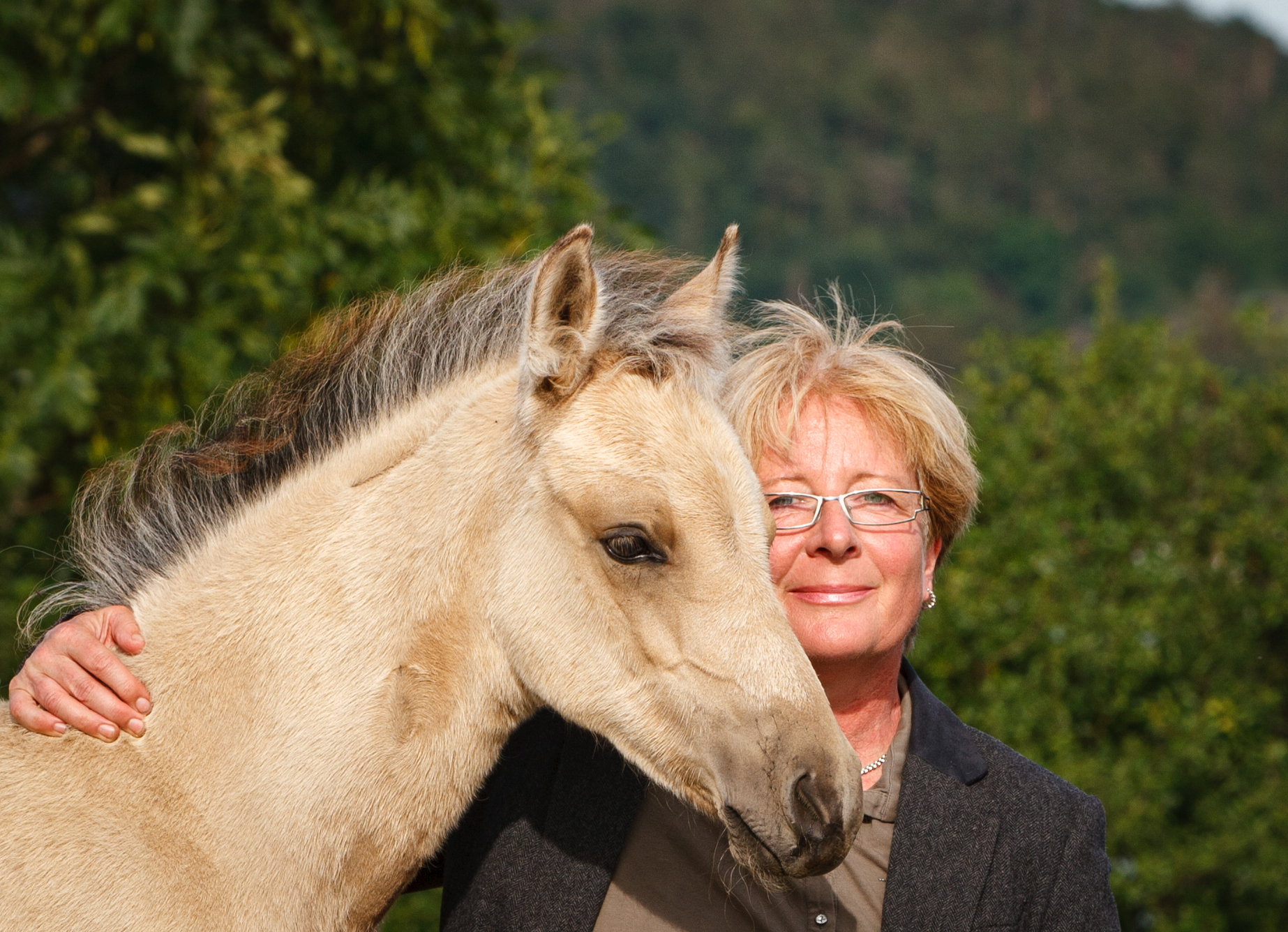 Bettina Schraps mit Fohlen